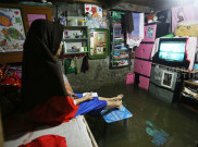 Hujan Deras Picu Banjir 50 Cm di Permukiman Padat Kapuk Cengkareng, Jakarta Barat