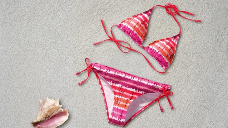 Pakai Bikini Kelewat Seksi, Turis Ditahan dan Didenda
