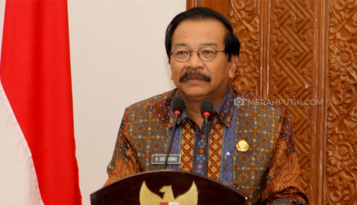 Gubernur Soekarwo Minta Kenaikan Cukai Tembakau Ditunda