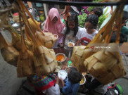 Ahli Ingatkan Penggunaan Plastik sebagai Pembungkus Lontong Bisa Menyebabkan Masalah Kesehatan Serius
