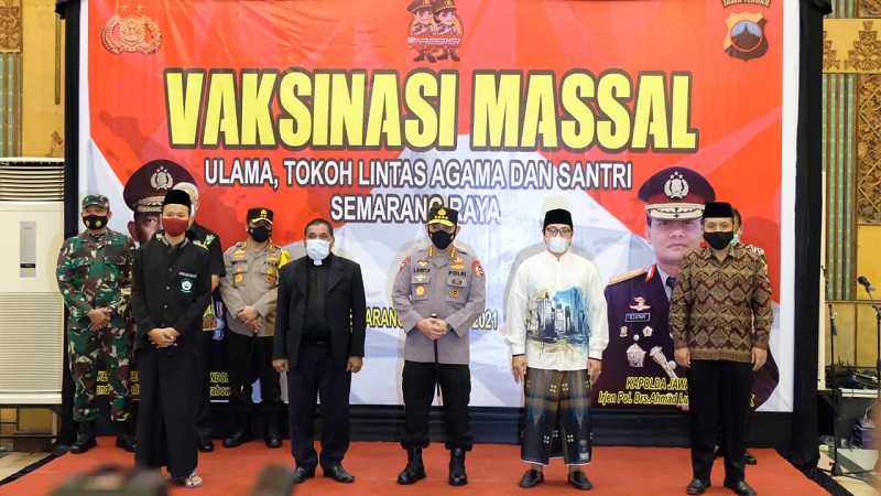 Kapolri Listyo hadiri vaksinasi di Semarang. (Foto: Div Humas)