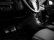 Sebelum Matikan Mesin Mobil, Perlukah Injak Pedal Gas?