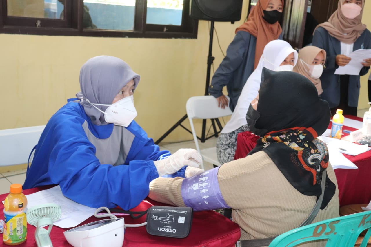 Gebyar Vaksinasi Keluarga bersama Praktik Mandiri Bidan (PMB). Foto: MP/Mauritz
