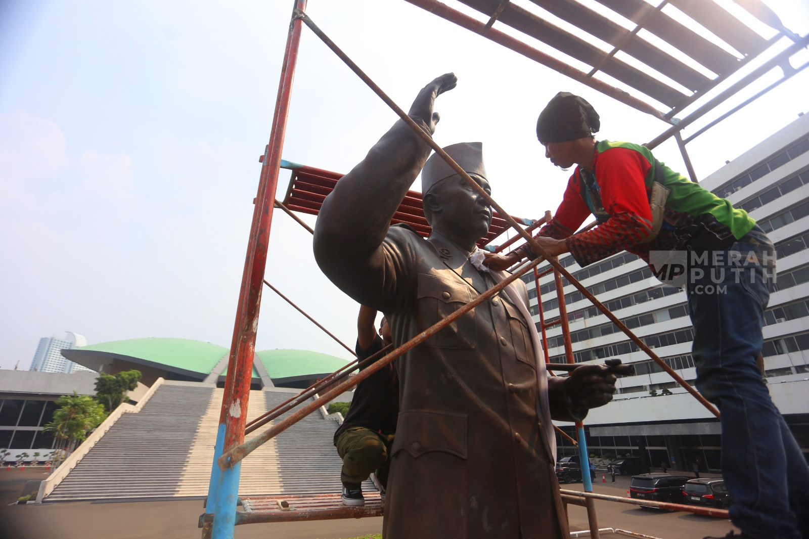 Restorasi Patung Soekarno Kompleks Parlemen Jelang Pidato Kenegaraan Presiden Prabowo