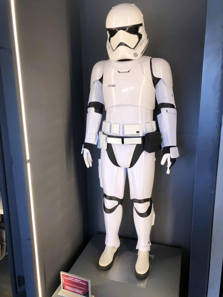 Trivia 2 Kostum Stormtrooper Sangat Mirip Dengan Aslinya (foto WDWNT)