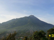 Gunung Merapi Muntahkan Guguran Lava Tiga Kali