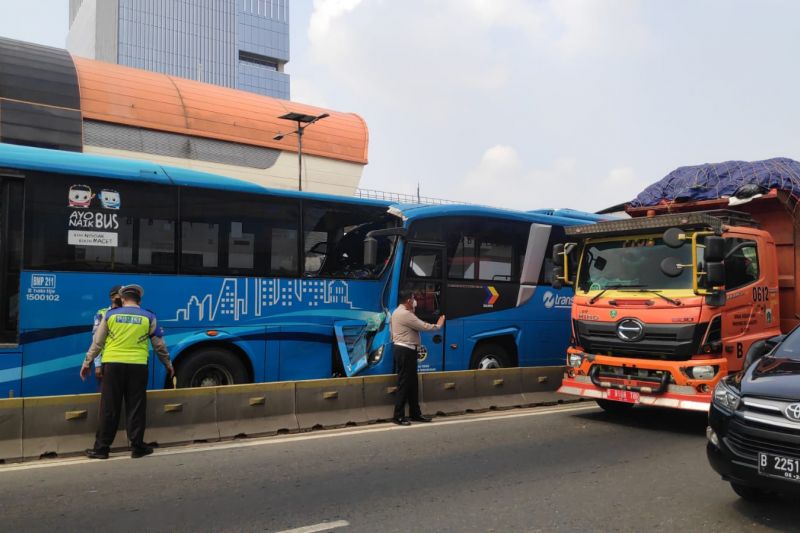 Polisi Gunakan Metode 3D Buat Cari Penyebab Tabrakan Beruntun TransJakarta