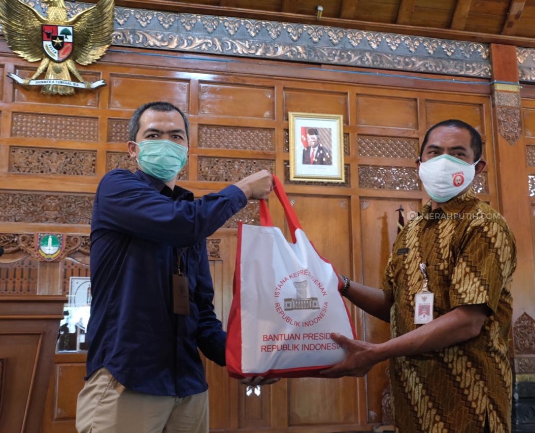 Jokowi Kirim 20.000 Paket Sembako ke Warga Solo Terdampak COVID-19