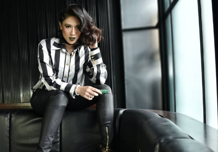 Artis-Artis Cantik Penyandang Gelar Master, Tetap Semangat Kuliah Meski Sibuk!