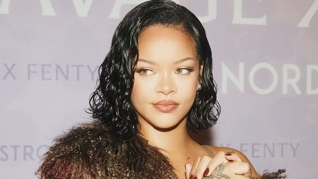 Rihanna Berikan Pesan Menyentuh untuk Penggemar Muda