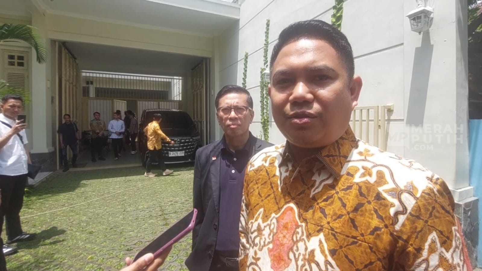 Ratusan Pekerja Migran Indonesia di Bertahan di Iran, Wamen Imigrasi dan Pemasyarakatan: Kami Pantau Ketat