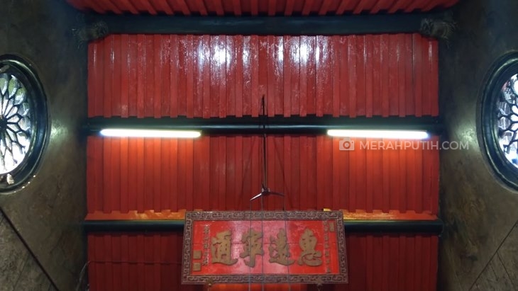 Vihara Dharma Rakhita, Kayunya Berasal dari Masjid Agung Sang Cipta Rasa