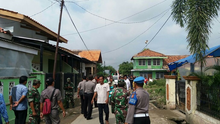 Tolak Limbah Medis Warga Geruduk Kantor Camat