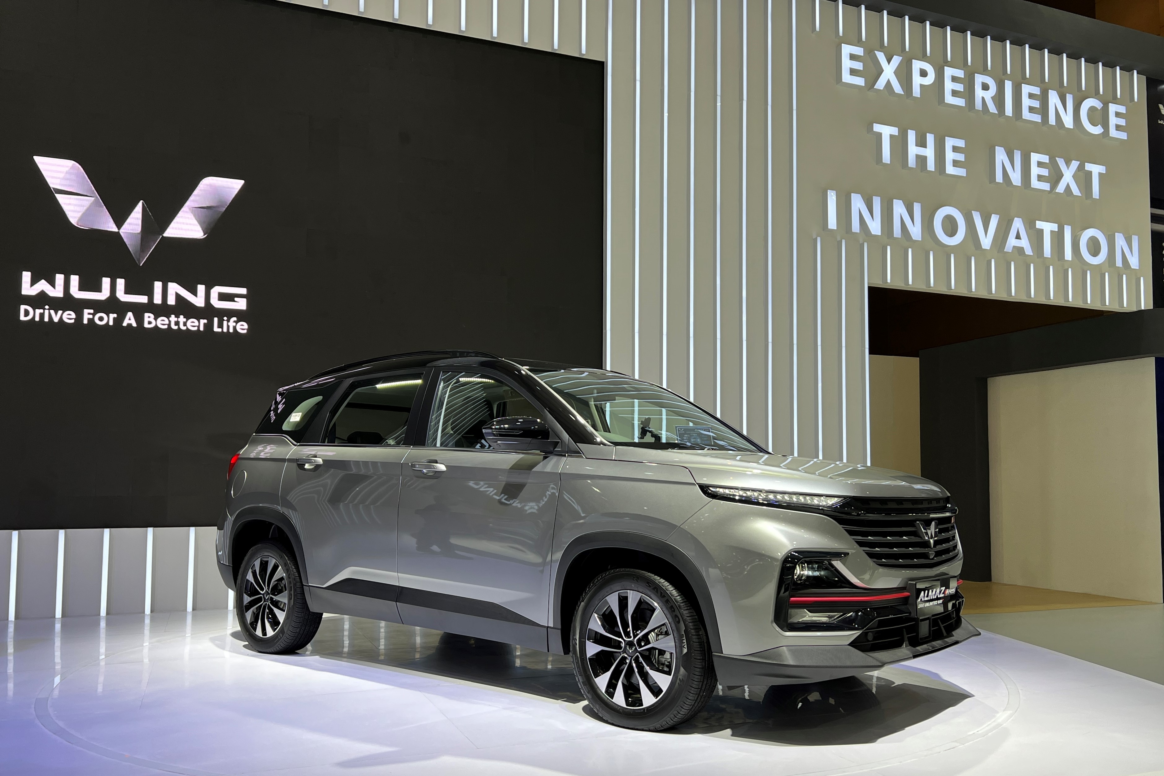 Wuling Almaz RS Raih Best of High SUV Gasoline dalam Ajang Otomotif Award 2022