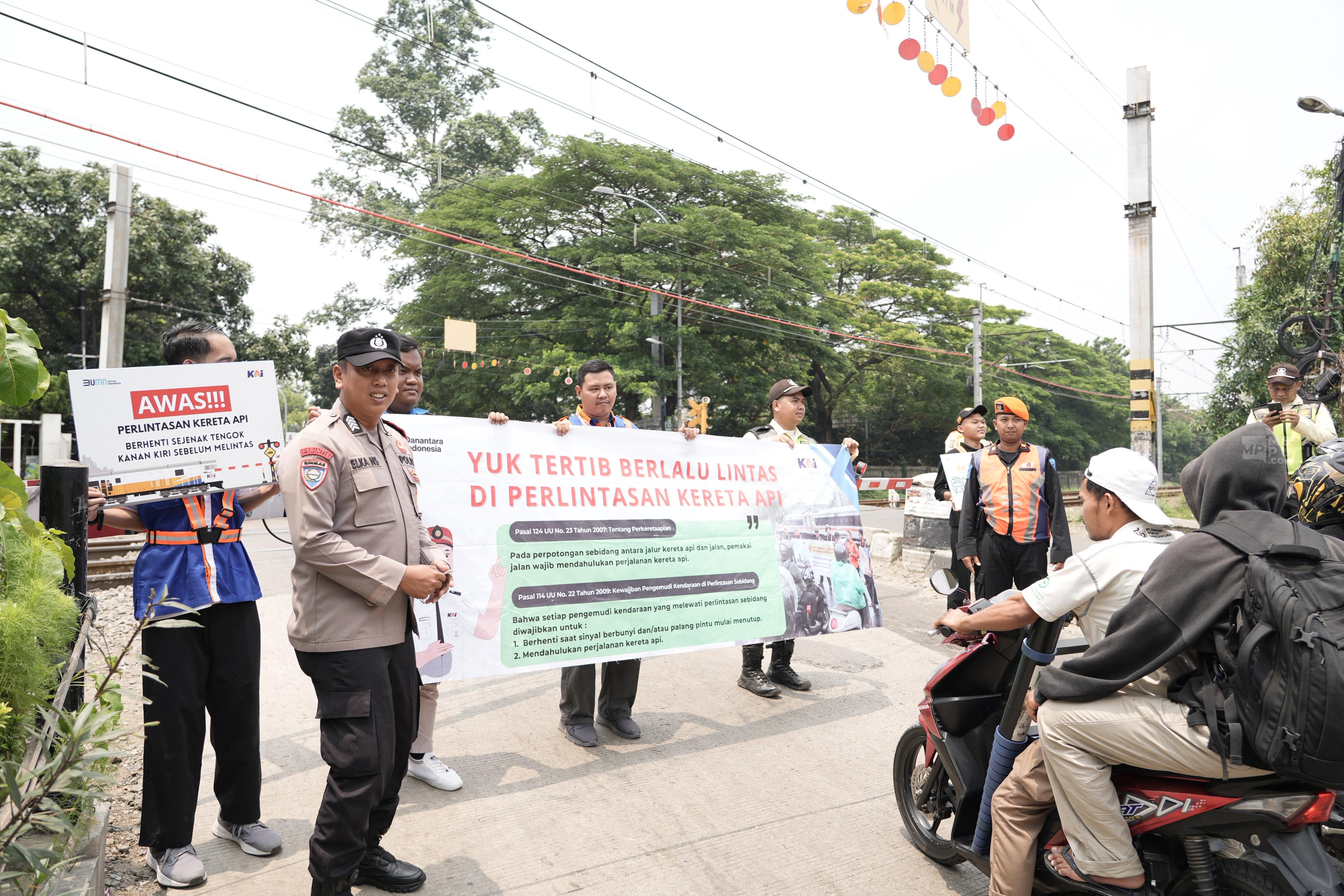 Ratusan Orang Jadi Korban karena Terobos Perlintasan Sebidang, KAI Minta Pengendara ‘Mengalah’ saat Kereta Melintas