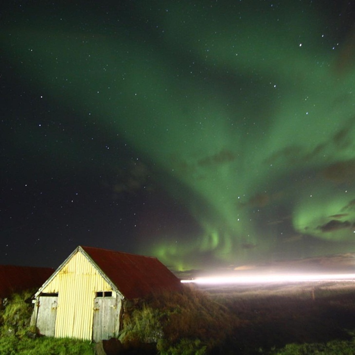 Penampakan aurora di Sandgerdi, Islandia. (Foto: instagram.com/bri_ght)