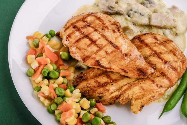Apa Dampak Kelebihan Mengonsumsi Protein?