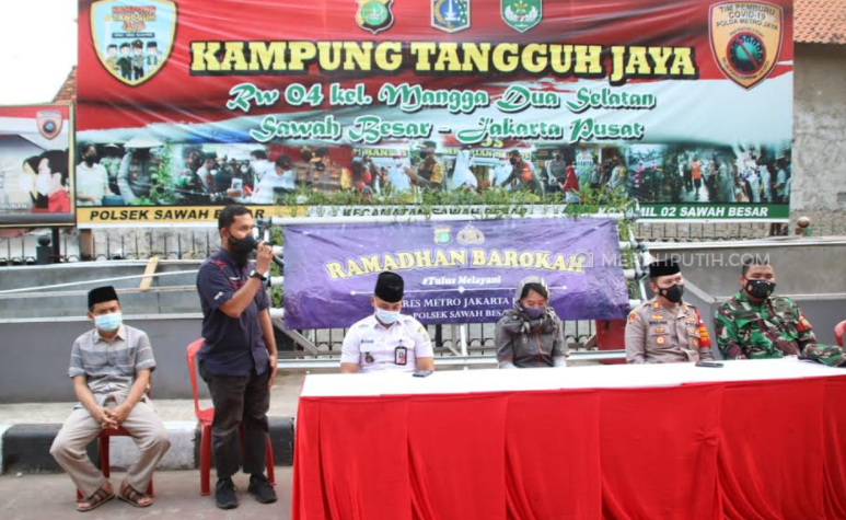 Jurnalis-Polisi Berkolaborasi Bantu Warga Terdampak Penanganan COVID-19 di Jakpus