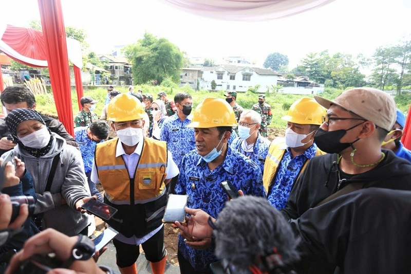 Wali Kota Bandung Oded M Danial dan Wali Kota Cihami Ngatiyana. (Foto: Antara)