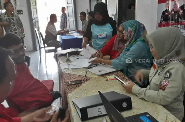 KPUD Cirebon Kembalikan Berkas Pendaftaran 4 Parpol Ini