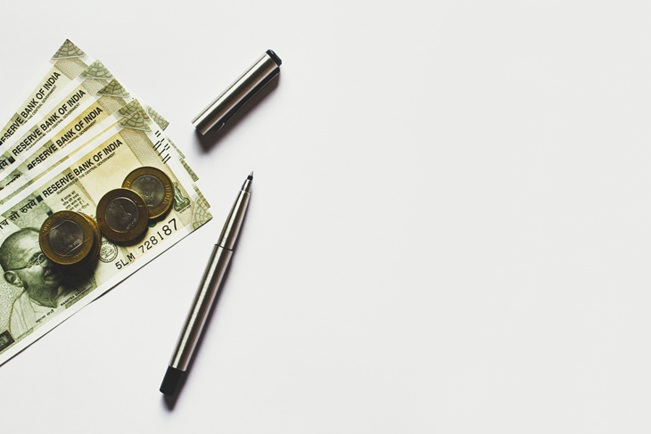 Ketika Terjadi Resesi Ekonomi, Lebih Baik Menabung atau Investasi?