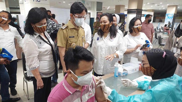 Gibran Positif COVID-19, Sempat Tinjau Vaksinasi Massal di Mal
