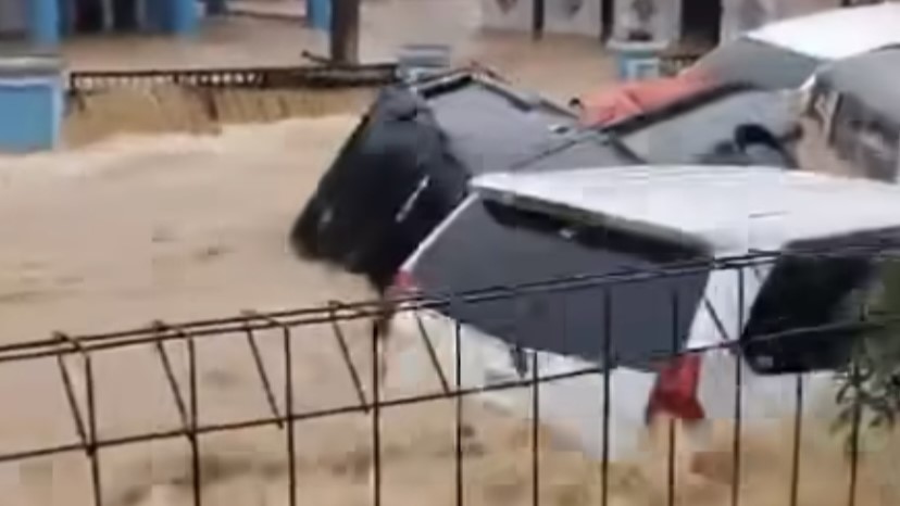 Banjir Bandang Terjang Sukabumi, Sejumlah Mobil Hanyut