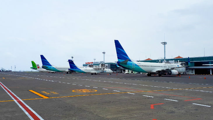 Deretan pesawat terparkir Bandara