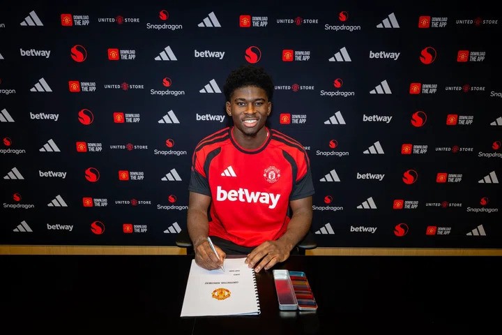 Manchester United Resmi Datangkan Carlos Baleba, Harganya Capai Rp 1,6 Triliun
