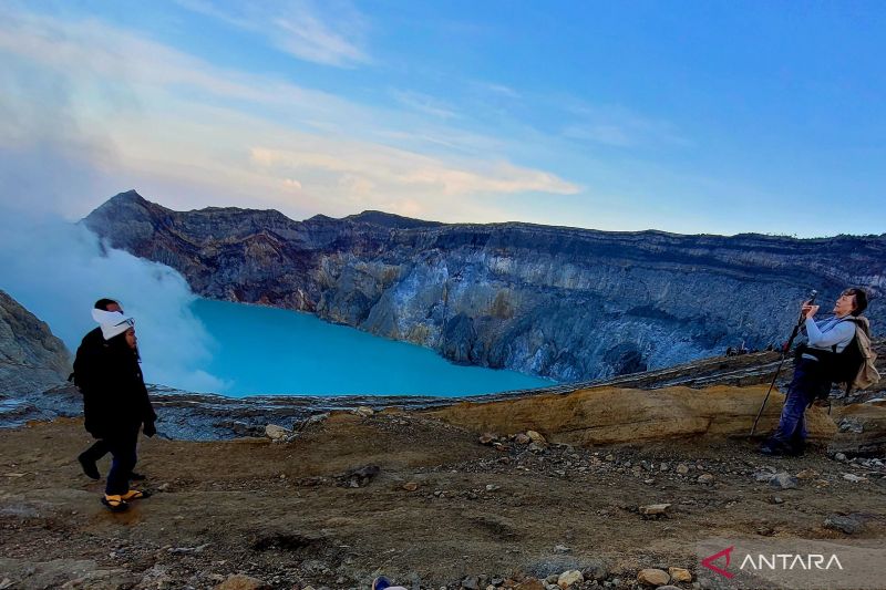 Kebakaran di Kawasan Kawah Ijen Meluas, Jalur Pendakian Ditutup 