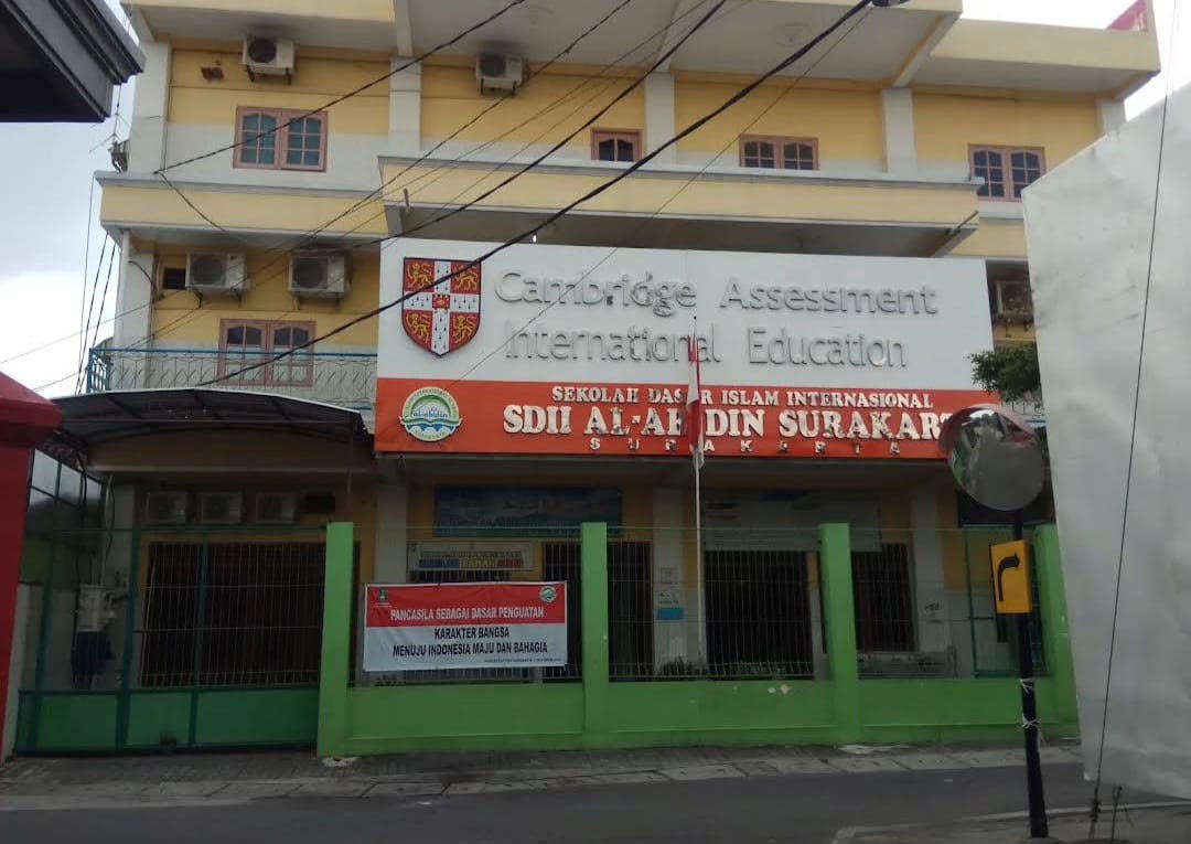 Ratusan Siswa SDII 'Standar Cambridge' Solo Keracunan MBG, SPPG Yayasan Al Abidin Ditutup 