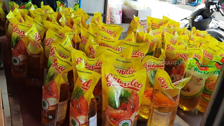 Pemerintah Turunkan Harga Minyak Goreng, Pedagang: Itu Mah Hoaks