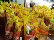 Pemerintah Turunkan Harga Minyak Goreng, Pedagang: Itu Mah Hoaks