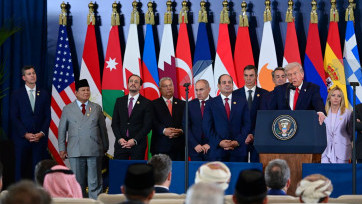 Momen Presiden Prabowo Subianto Hadiri KTT Perdamaian Sharm El-Sheikh di Mesir