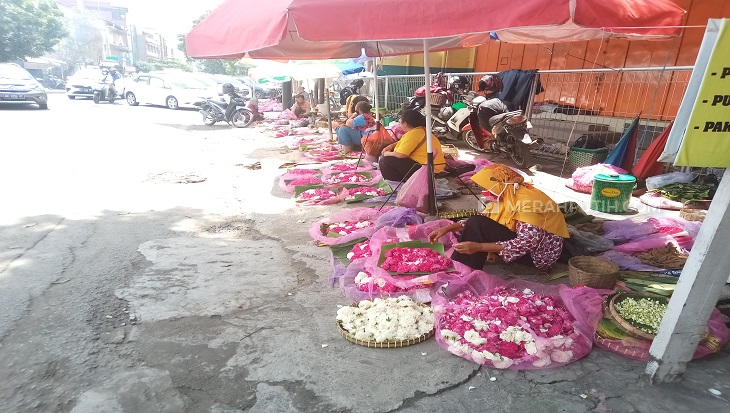 Harga Bunga Tabur di Pasar Kembang Solo Melonjak Seiring Tradisi Sadranan