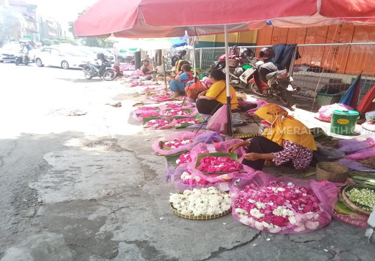 Harga Bunga Tabur di Pasar Kembang Solo Melonjak Seiring Tradisi Sadranan