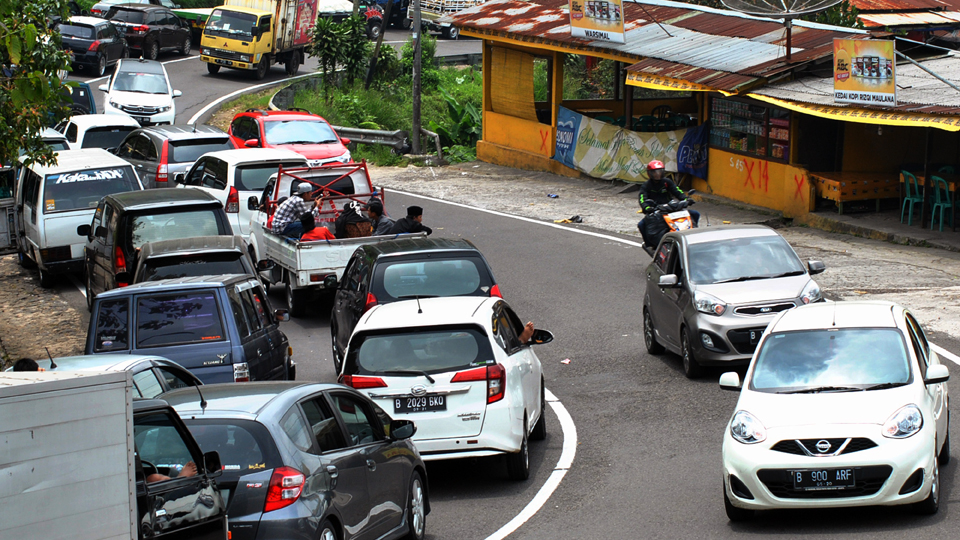 120 Ribu Kendaraan Melintas di Kawasan Puncak Bogor Akhir Pekan ini