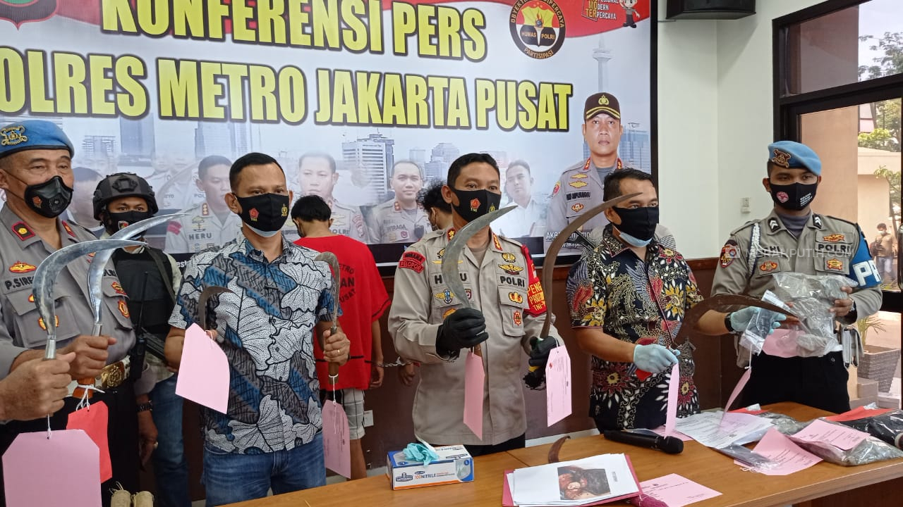 Polisi Tangkap Pelaku Tawuran Bersenjata Tajam di Gambir