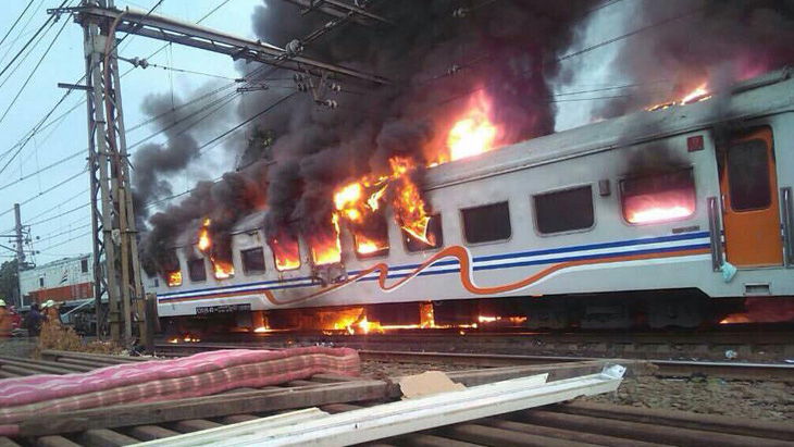 Dampak Kereta Terbakar di Senen, KRL Bogor-Jatinegara Hanya Sampai Stasiun Kampung Bandan