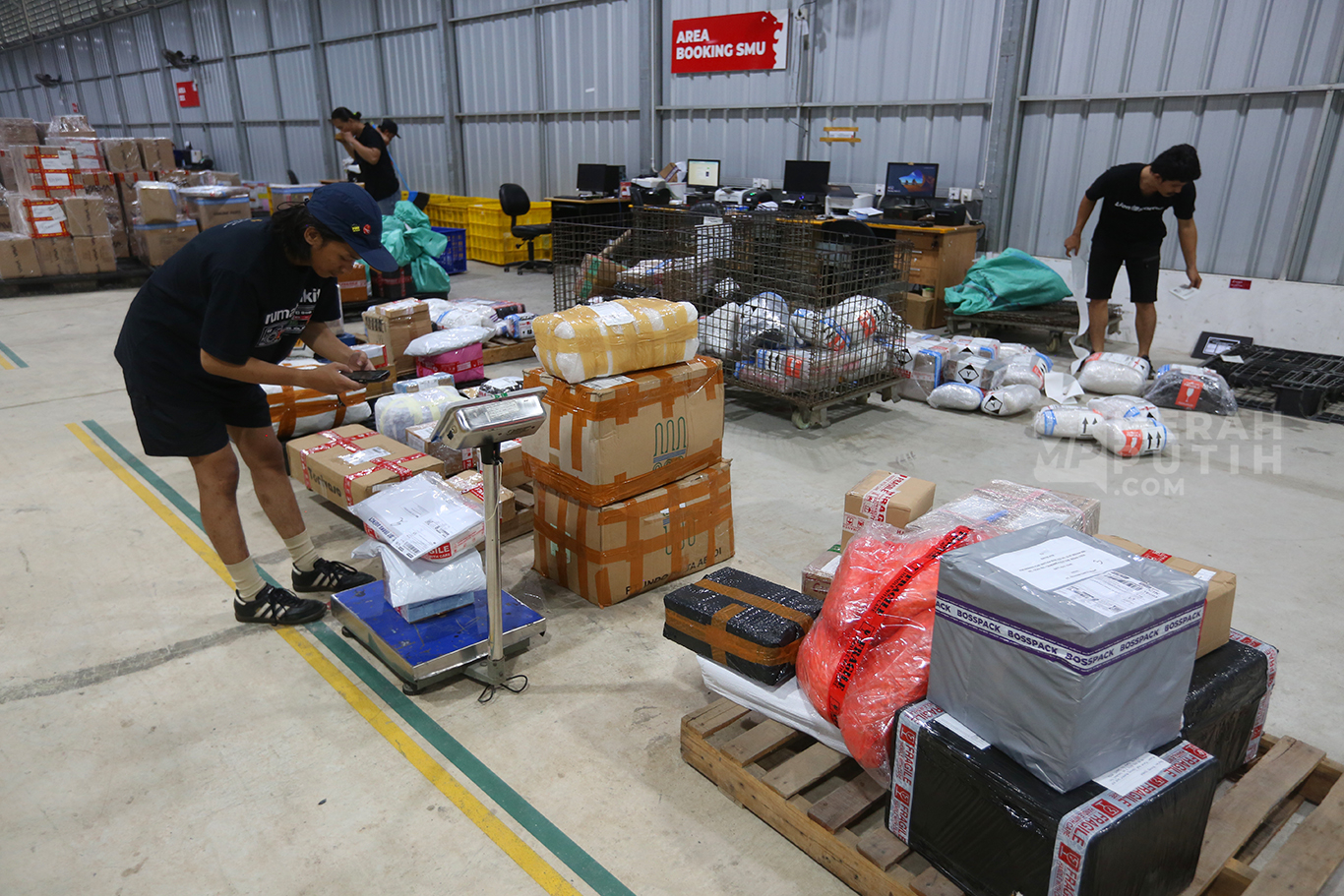 Industri Logistik Perkirakan Lonjakan Pengiriman Paket Jelang Hari Lebaran 2026
