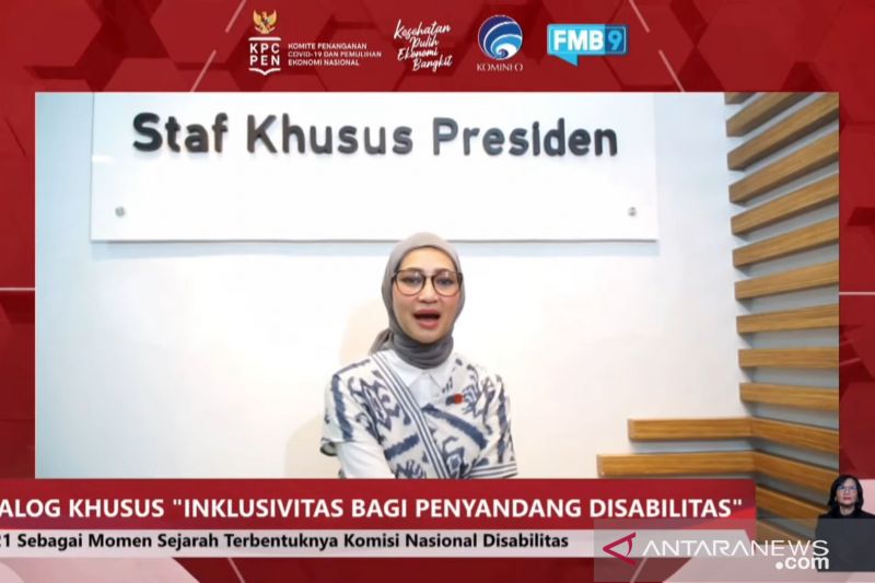 Staf Khusus Presiden di Bidang Sosial Angkie Yudistia dalam Dialog Khusus Inklusivitas Bagi Penyandang Disabilitas yang diikuti secara daring di Jakarta, Rabu (8/12/2021). (ANTARA/Hreeloita Dharma Shanti)