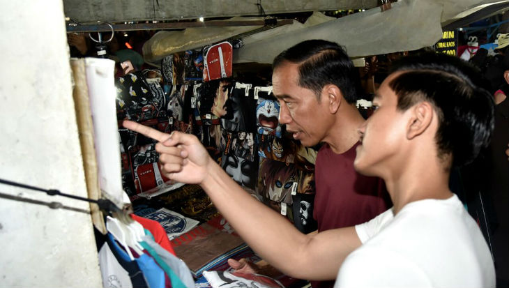 Jalan Santai di Malioboro, Jokowi Borong Tas Jinjing