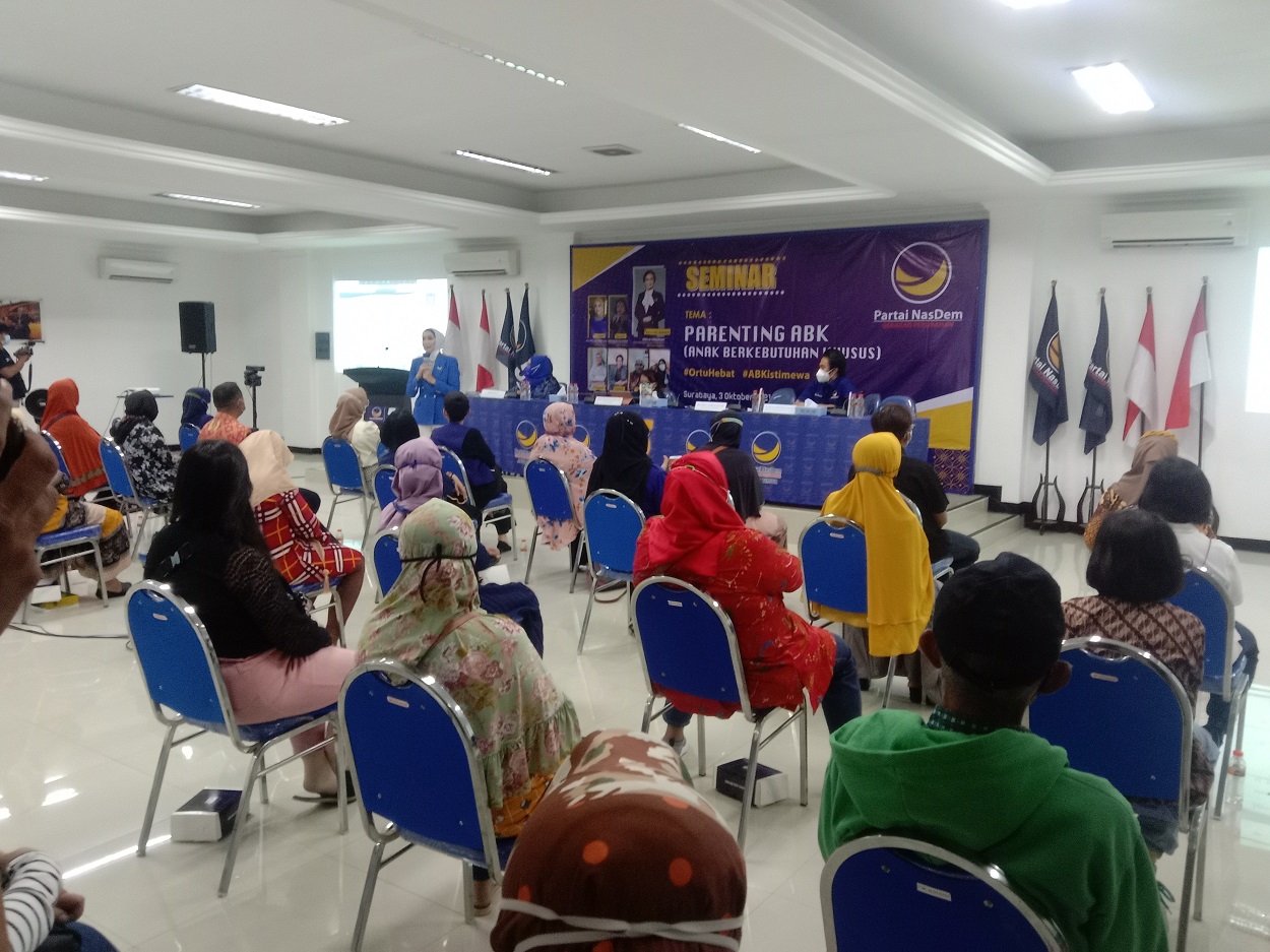 Kegiatan seminar "Parenting Anak Berkebutuhan Khsus" yang diselenggarakan DPW NasDem Jatim di Surabaya, Minggu (3/10). Foto: MP/Budi Lentera