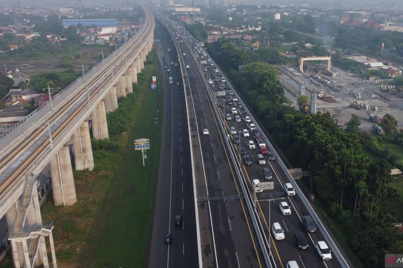 Korlantas Polri Berlakukan Contraflow di Tol Jakarta-Cikampek