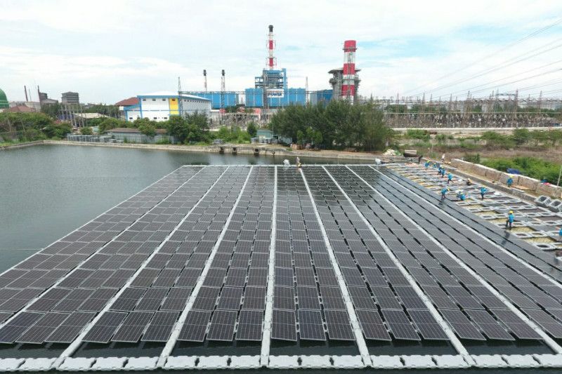 PLN Operasikan PLTS Terapung di Semarang