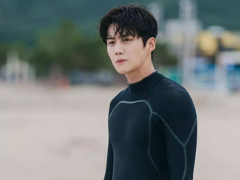 Seon-ho akhirnya mengakui kesalahan dan meminta maaf. (Foto Netflix)