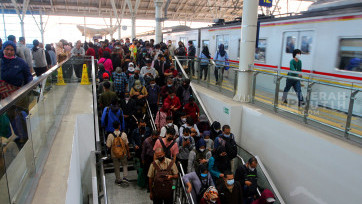 Penumpang KRL saat Libur Tahun Baru 2025 Tembus 1,2 Juta Orang 