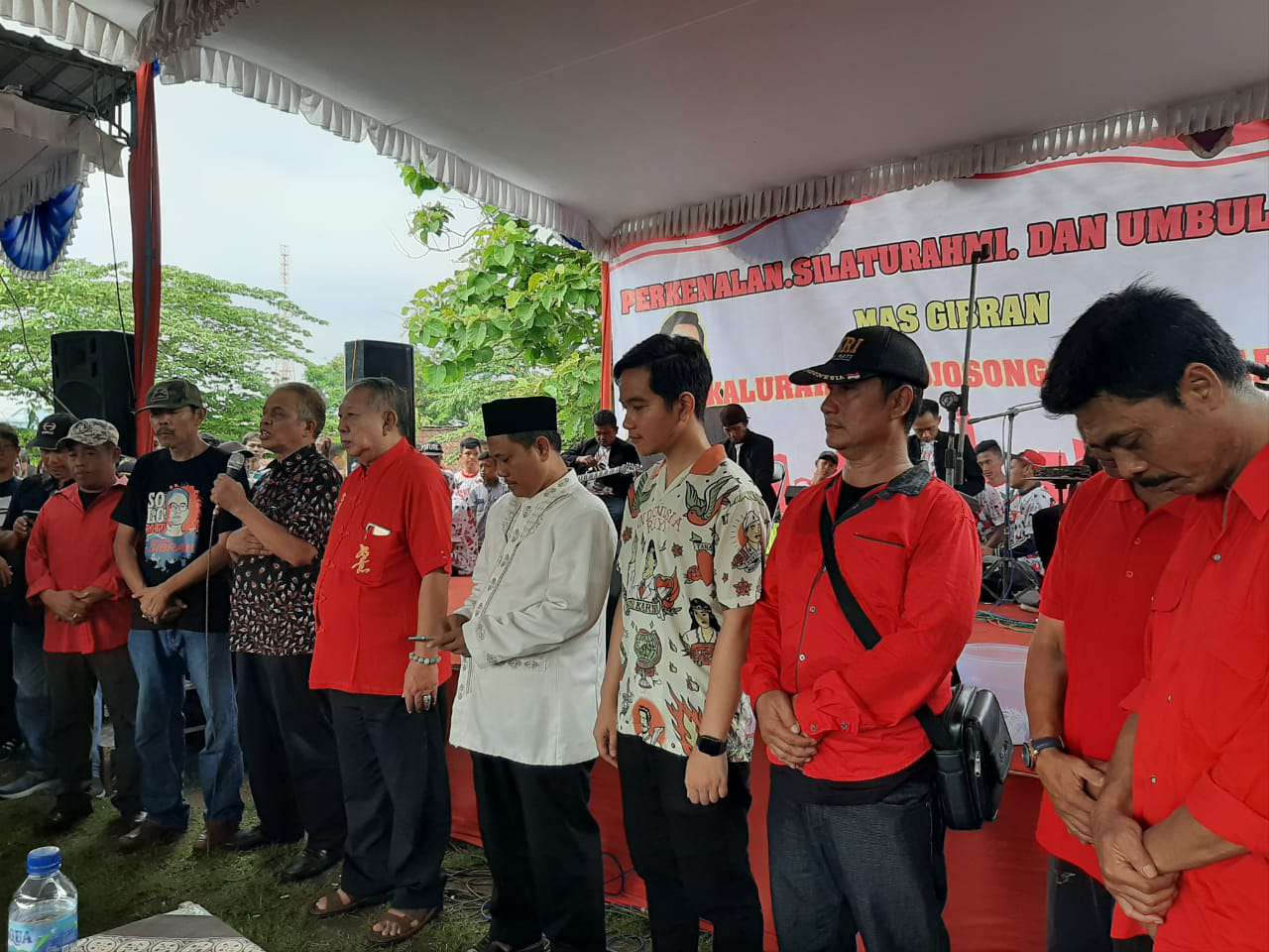 Gibran Rakabuming Raka menghadiri acara perkenalan, silaturahim, dan umbul dongo di Kelurahan Mojosongo, Kecamatan Jebres, Solo, Jawa Tengah, Minggu (5/1). (MP/Ismail)