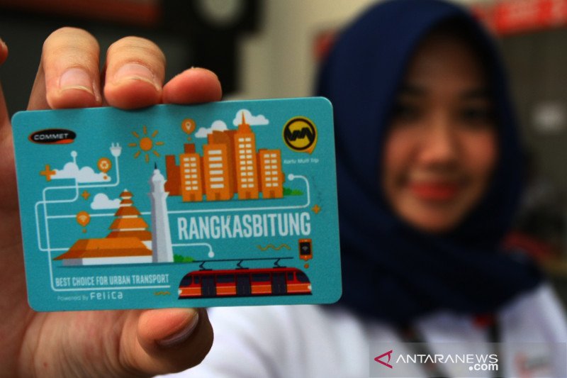 Penumpang KRL Diwajibkan Pakai KMT, KCI Dinilai Raup Untung dari Jualan Kartu