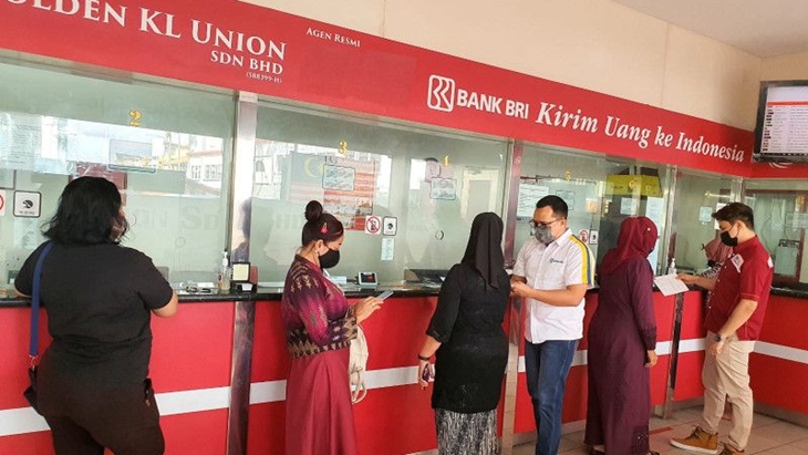 Momen Lebaran, Pengiriman Uang Pekerja Migran dari Malaysia Capai Rp 1 Triliun